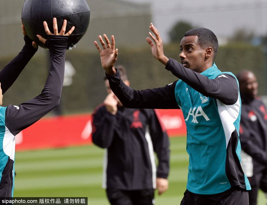 9000万解约金！利物浦领衔3大豪门哄抢德甲天才，中卫争夺战白热化